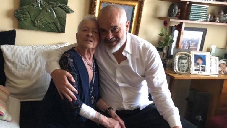 Edi Rama njofton ndarjen nga jeta të njeriut të tij më të dashur