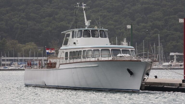 Presidenti kroat në Shqipëri me jahtin e Titos (Foto)