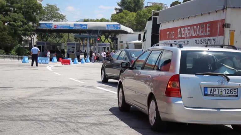 Ndryshojnë oraret e kalimit në Kakavijë e Kapshticë, Policia e Shtetit informon qytetarët: Ndiqni udhëzimet, shmangni lëvizjet gjatë këtij orari