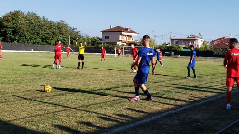 Dyshohet se një futbollist ka thyer këmbën, ndërpritet miqësorja Kastrioti-Vllaznia