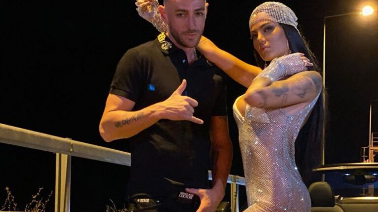 Morena Taraku rikthehet me Stresin dhe provokon me fustan transparent