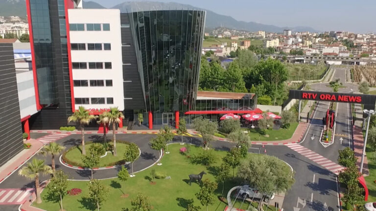 Shoqata e Gazetarëve Profesionistë solidaritet për RTV ORA: Qeveria të garantojë të drejtat e gazetarëve