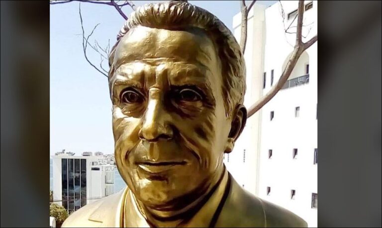 Pas Hillari Klinton, edhe Pacolli nderohet me një bust në Sarandë