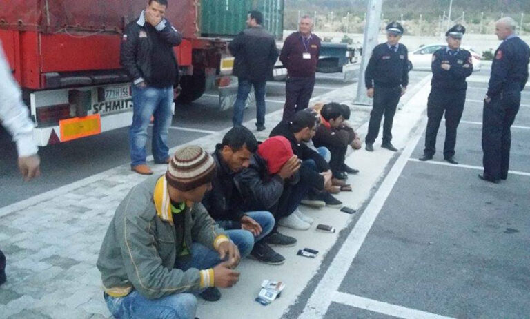 Po transportonte emigrantë të paligjshëm për në Tiranë, arrestohet 38-vjeçari