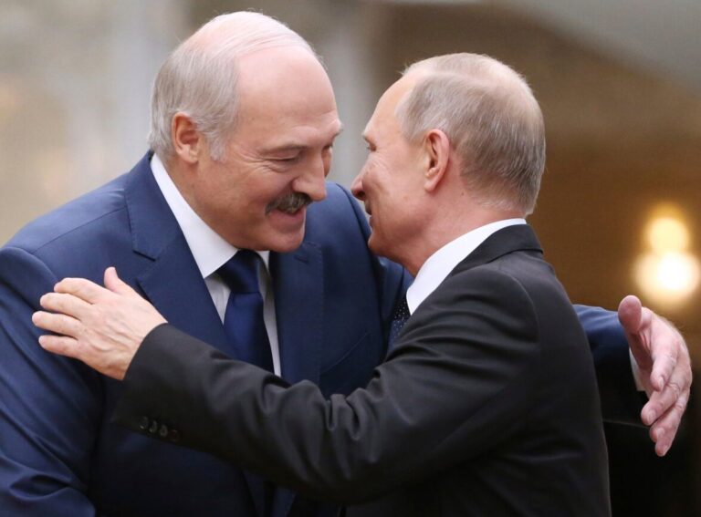 Putin takon mikun e tij, Lukashenkon: Sfidojmë çdo sanksion