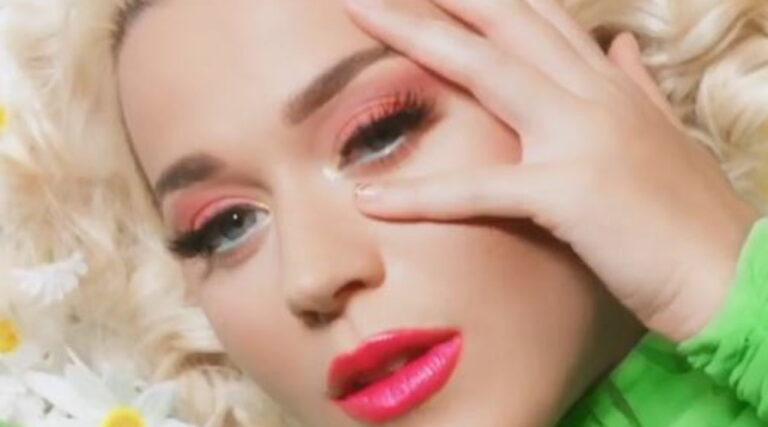 “Himn për femrat”, Katy Perry zbulon titullin e këngës dedikuar vajzës që pritet të lindë së shpejti