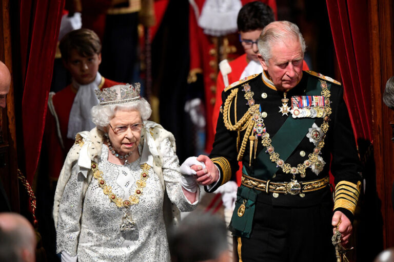Sinjalet për largimin nga froni të Mbretëreshës Elizabeth II
