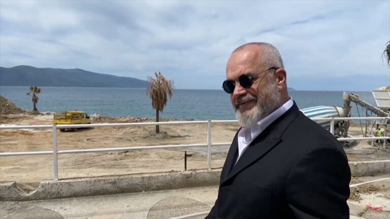 Rama uron për një ditë të mbarë nga Bypass-i i Vlorës (VIDEO)