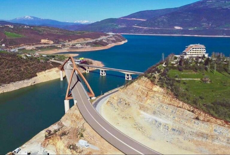 Rama poston pamjet nga ura e madhe e Kukësit (Foto)