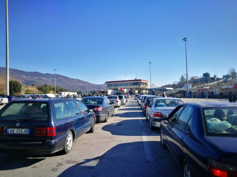 Rregullat e reja, Policia sqaron dokumentet shtesë që duhen nga e hëna për të udhëtuar në Greqi