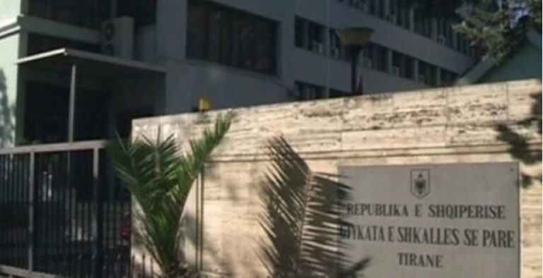 Vrau në oborrin e shtëpisë 61-vjeçarin në Tiranë, gjykata merr vendimin për ish-ushtarakun