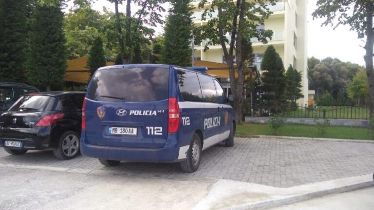 EMRI/ U shoqërua sot në Tiranë, kush është i dyshuari për ngjarjen në Pogradec