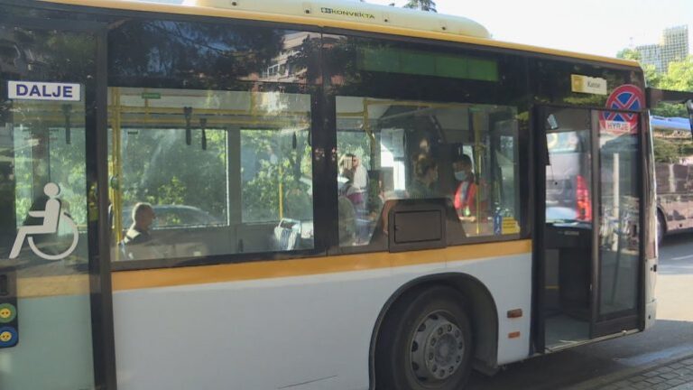 Panik në Paskuqan, autobusi i linjës merr flakë në lëvizje. Policia jep detaje