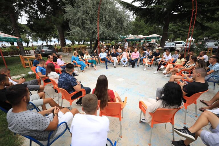 Kryemadhi takim me të rinjtë e LRI-së në Elbasan dhe Pogradec: Do sjellin ndryshimin