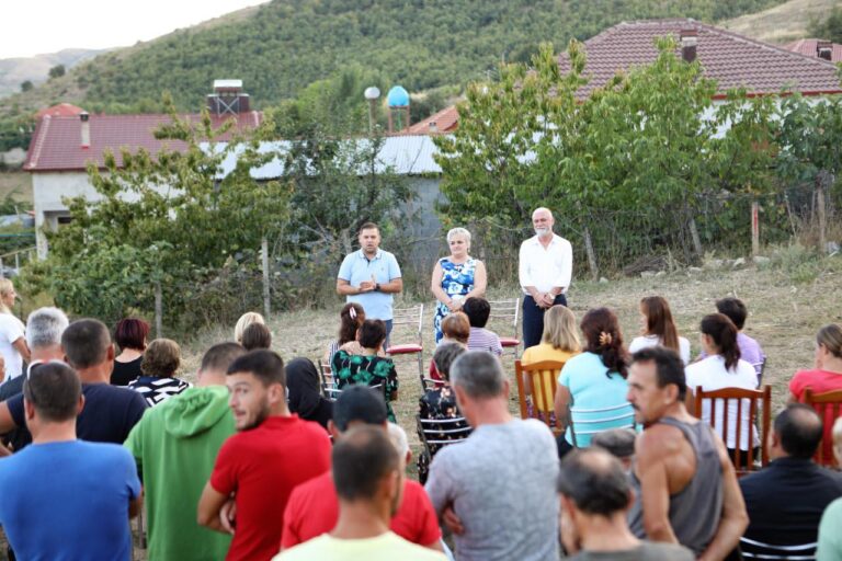 Braimllari në Klocë: Bashkia Maliq ushtron presion. Përpara drejtësisë zyrtarët që tallen me varfërinë ekstreme të banorëve