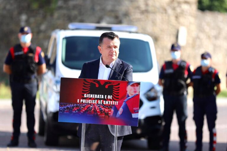 Policët dëgjojnë zotime politike nga Balla, ja çfarë ndodhi sot në Elbasan
