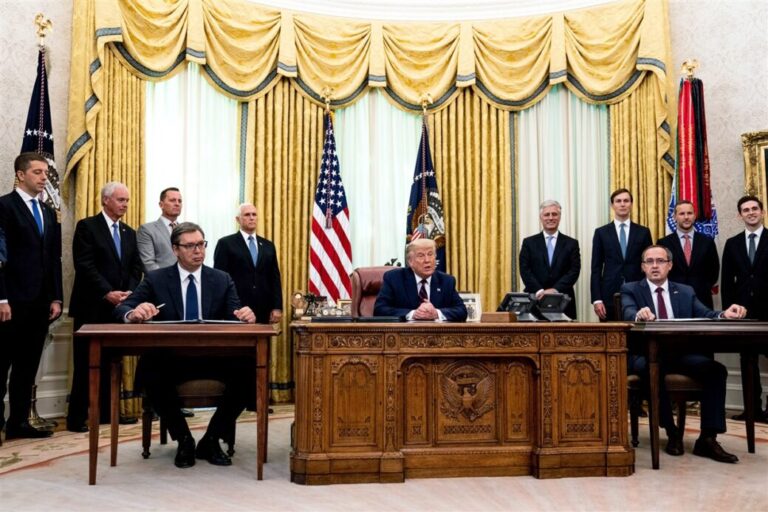 Trump i shkruan kryeministrit të Kosovës