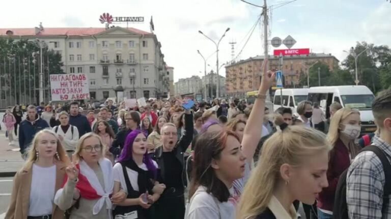 Bjellorusi, studentët braktisin auditoret për të protestuar