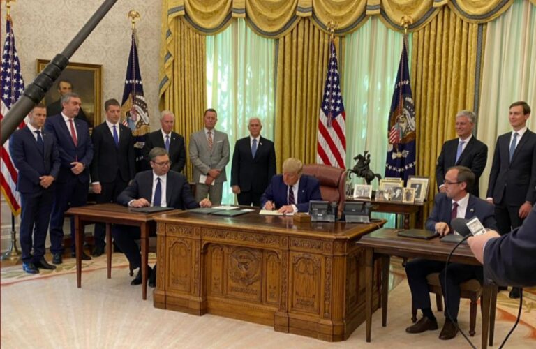 Trump publikon video-n nga firmosja e marrëveshjes Kosovë-Serbi: Moment historik