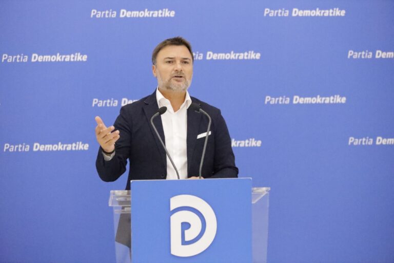 Bashkëpunimi i kreut të OFL-së me krimin e organizuar, PD: Artan Shkëmbi si Edi Rama. Kjo qeveri bashkëqeveris me krimin
