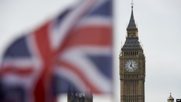 Mbretëria e Bashkuar nënshkruan marrëveshjen e parë të madhe tregtare pas Brexit-it
