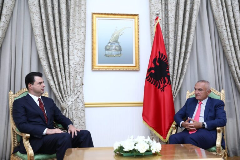 Selia blu i përgjigjet Presidentit Meta: Po tenton të përçajë Partinë Demokratike