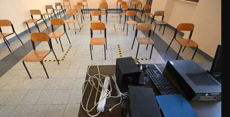 Shkollat hapen edhe në Itali, akuza të rënda ndaj qeverisë
