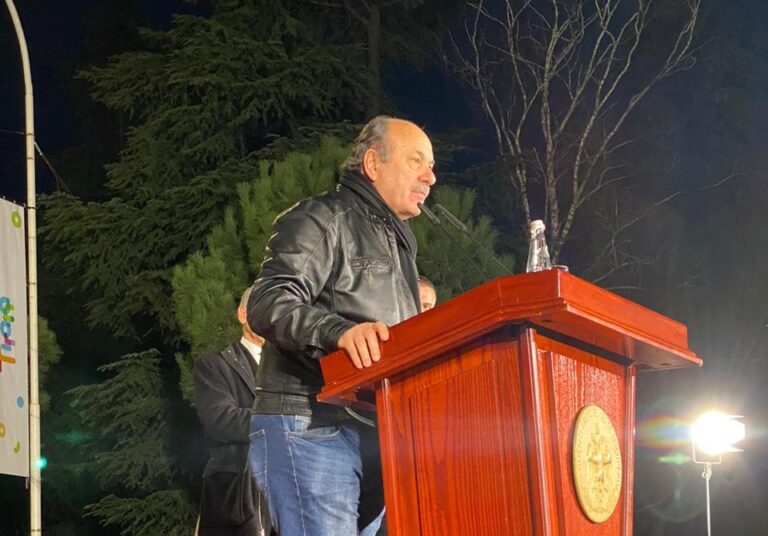 “Profeti i kokoshkave” do shfaqet në Presidencë, Budina: Kërkesa për shfaqje te trualli i teatrit? Nuk ishte gjest paqtues me Kryeministrin