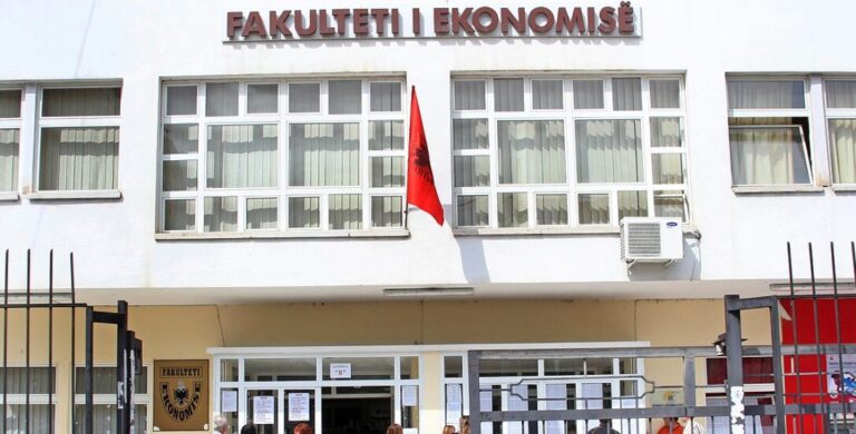 Akuza e maturantëve: Po manipulohen listat e garuesve në Fakultetin e Ekonomisë