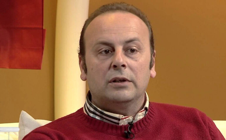 Genci Fuga: Fshati digjet, por shumica e artistëve janë në anën e asaj që krihet