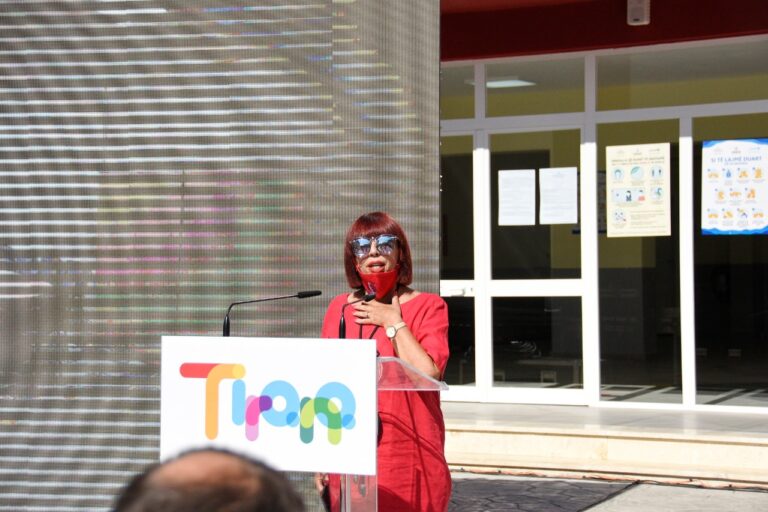 Irma Libohova tregon ballkonin e shkollës prej nga nisi gjithçka
