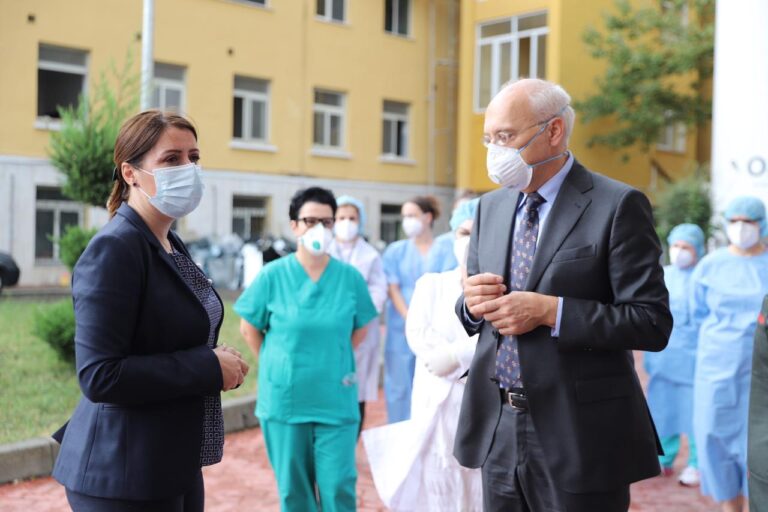 Gjermania na mbështet me aparatura, Manastirliu: Kemi rritur me 50% kapacitetet në terapinë intensive