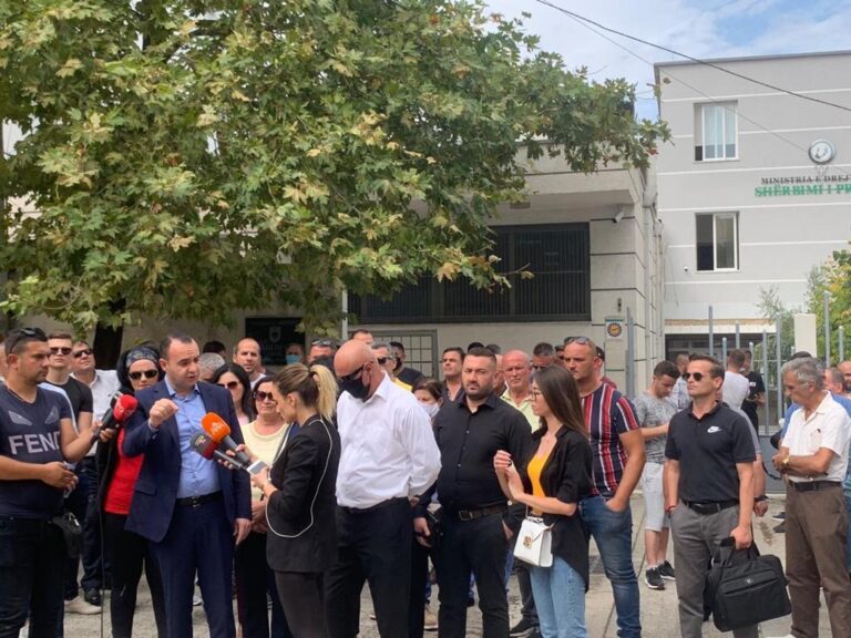 Klevis Balliu: Gjyqi kundër banorëve të Unazës së Re, politik. Drejtësia të hetojë pastrimin e parave