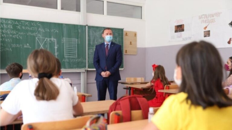 Covid-19 prek disa nxënës në Kosovë