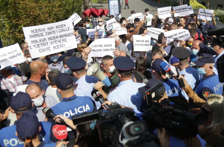 PD: Rama të mos fshihet pas Policisë por të autorizojë Ballukun që të presë naftëtarët