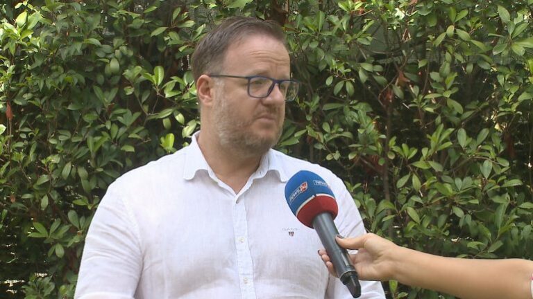 Kaosi me pasaportat shqiptare në Greqi, zv/ministri i jashtëm: Këtë javë marrëveshje me Ministrinë e Brendshme