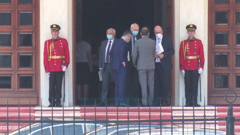 Ambasadorët vihen në lëvizje, takohen me Metën në Presidencë
