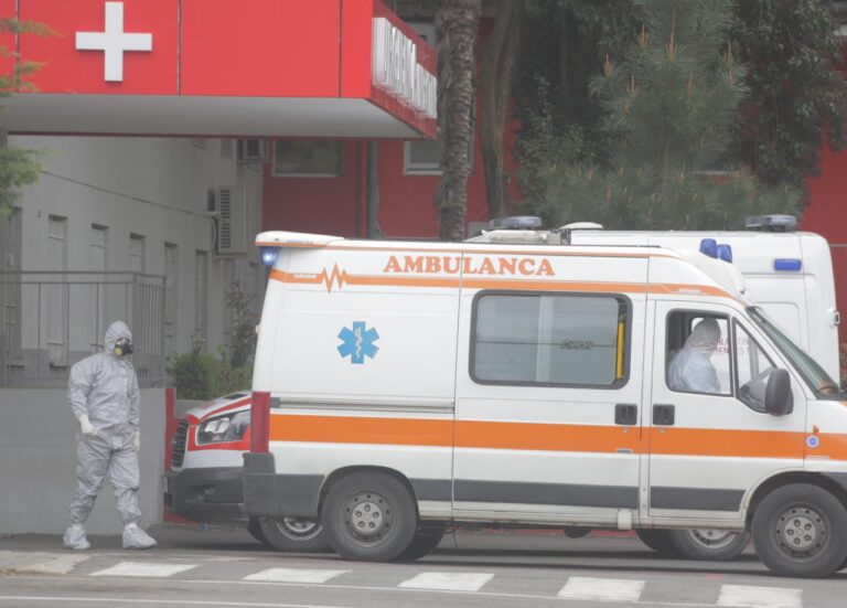 Bie numri i viktimave dhe rasteve të reja me koronavirus në 24 orët e fundit Shqipëri