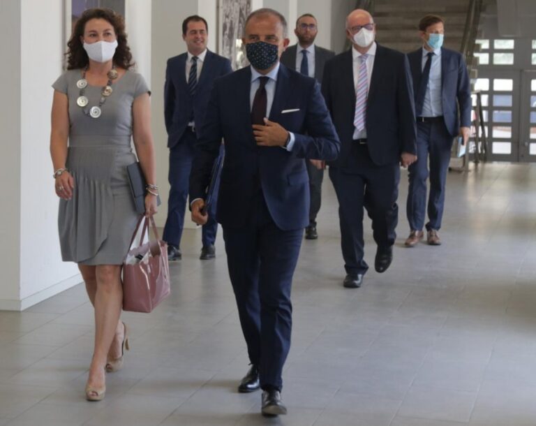 Përfundon takimi i Bashës me trojkën e ambasadorëve të SHBA, BE dhe Britanisë së Madhe