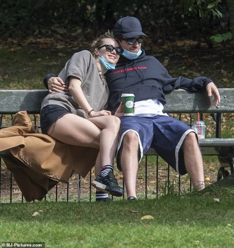 U infektua me Covid-19, Robert Pattinson shfaqet për herë të parë