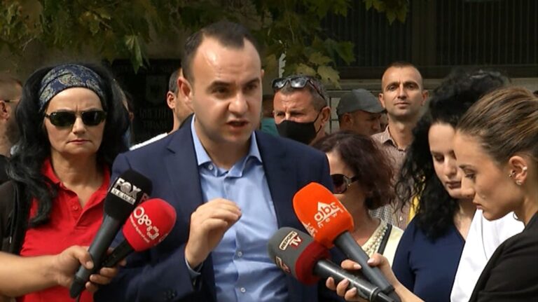 Balliu: Rama e ktheu qytetin e Lasgushit në qytet kallashi, do ta shpartallojmë me 25 prill