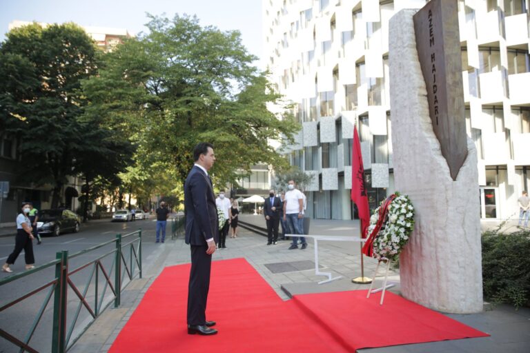 22 vite nga vrasja, Basha homazhe në memorialin e Azem Hajdarit: Përjetë shembull frymëzimi
