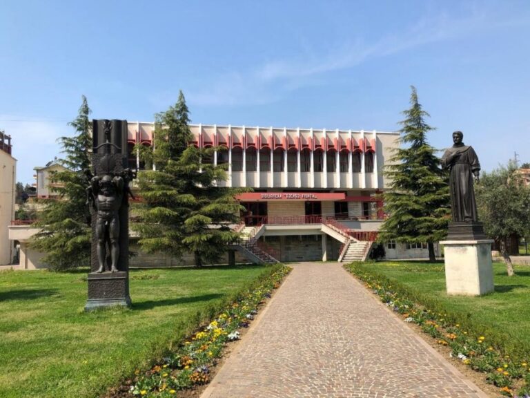 Mbyllet biblioteka “Gjergj Fishta” në Lezhë, dy punonjës me Covid-19