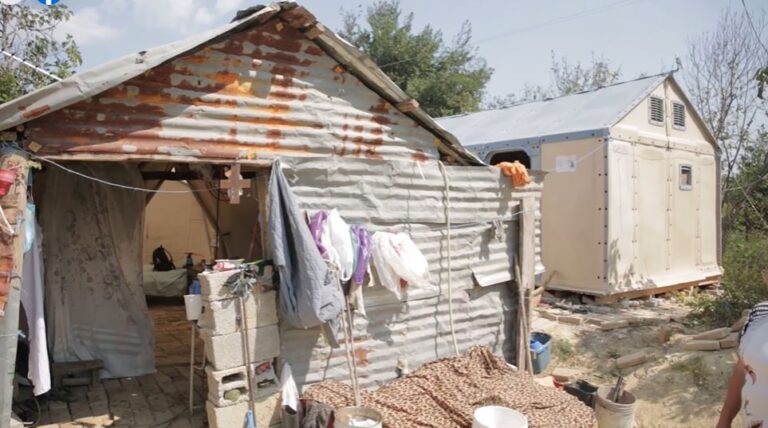 Dy familje në Bubq të Krujës: Nuk ka ardhur askush. Prej 9 muajsh jetojmë në çadër