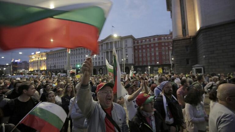 Bullgaria e priti pavarësinë me 76 netë protesta, kërkohet dorëheqja e qeverisë dhe kryeprokurorit