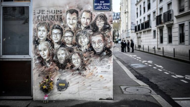 Charlie Hebdo: 14 të dyshuar në gjyq për masakrën në Paris