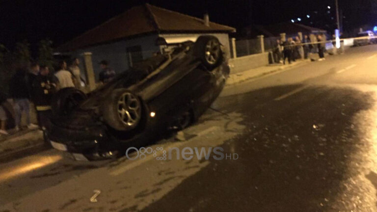 FOTO/ Aksident në Dibër, BMW X5 përplaset me murin e një shtëpie dhe kthehet me rrotat përpjetë
