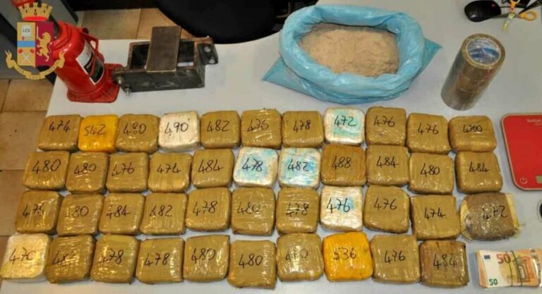 FOTO/ Punëtori i ndërtimit kapet me 21 kg heroinë