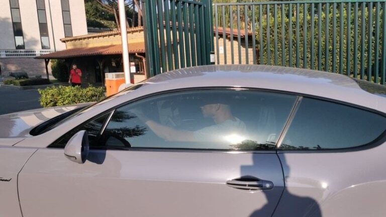 Dzeko përshëndetet me shokët e ekipit, gati aventura e re me Juventusin