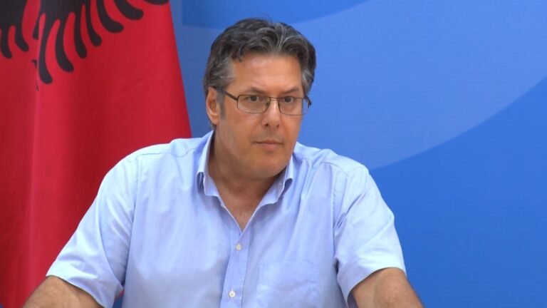 Paloka: Sa herë kapet në flagrancë si matrapaz kufijsh, Rama tërhiqet me turp. Për pushtetin e tij shet çdo gjë